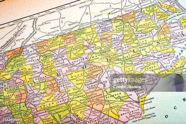 ilustraciones, imágenes clip art, dibujos animados e iconos de stock de mapa antiguo de carolina del norte (1899) - carolina del norte estado de los ee uu