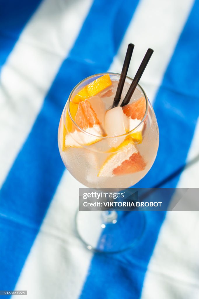 Mocktail. Fruit drink based on soda (Schweppes) with the addition of juice and grapefruit pieces. The concept of summer cold drinks.