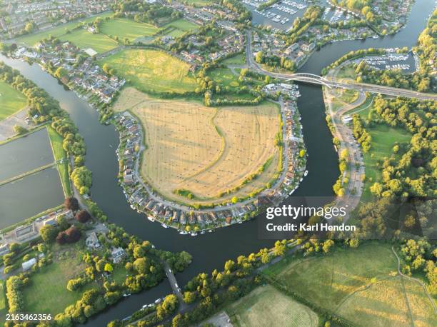 an elevated view of the thames river at sunset - river stock pictures, royalty-free photos & images