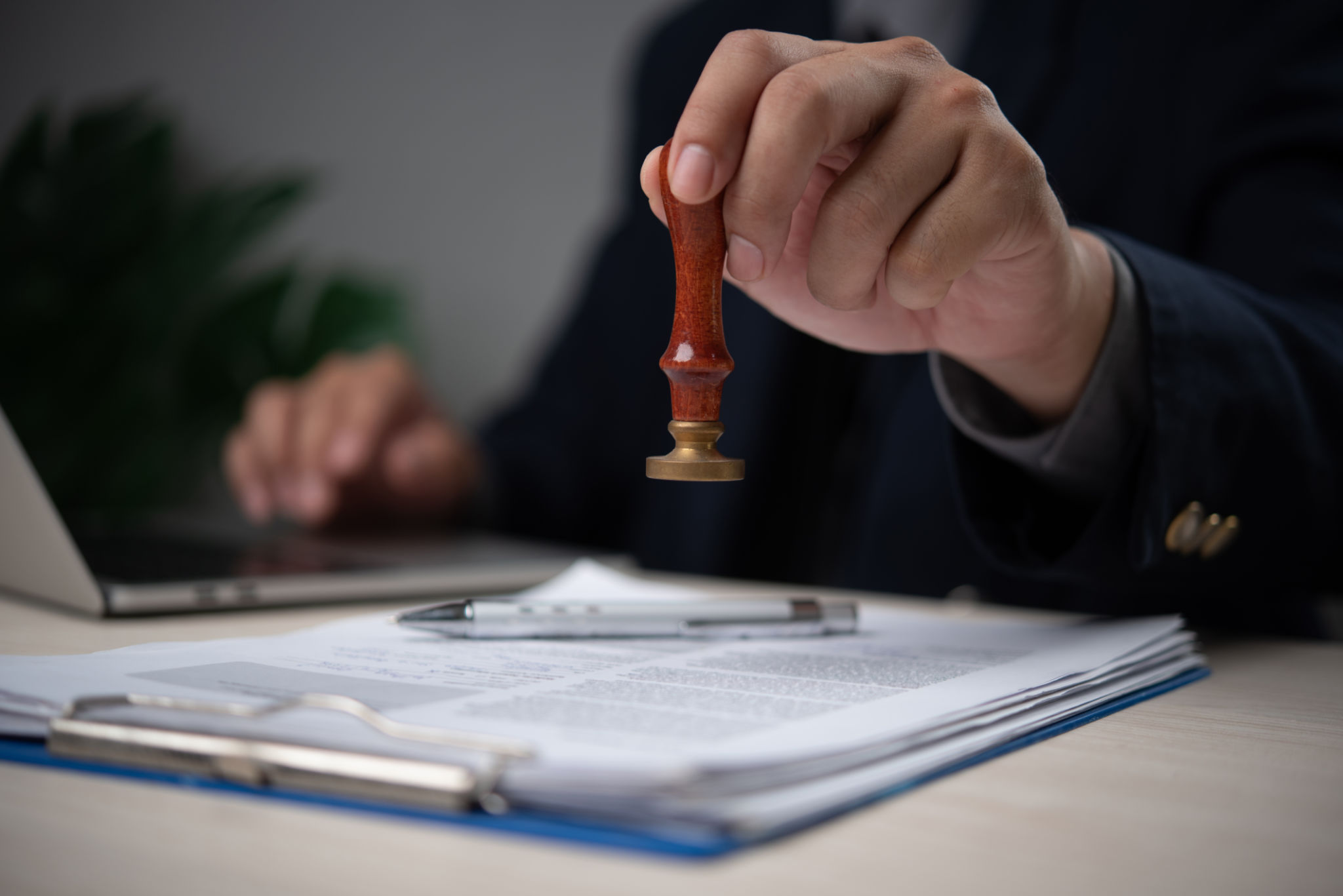 notary signing documents