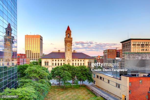 worcester city hall - massachusetts photos et images de collection