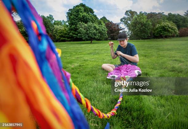 Untangling String Challenge 88 Untangle String Stock Photos, High-Res Pictures, and Images - Getty ...