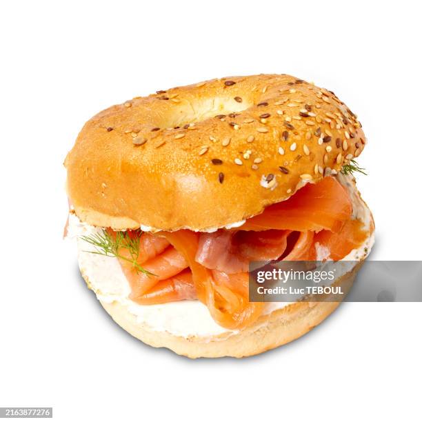 salmon bagel - räucherlachs stock-fotos und bilder