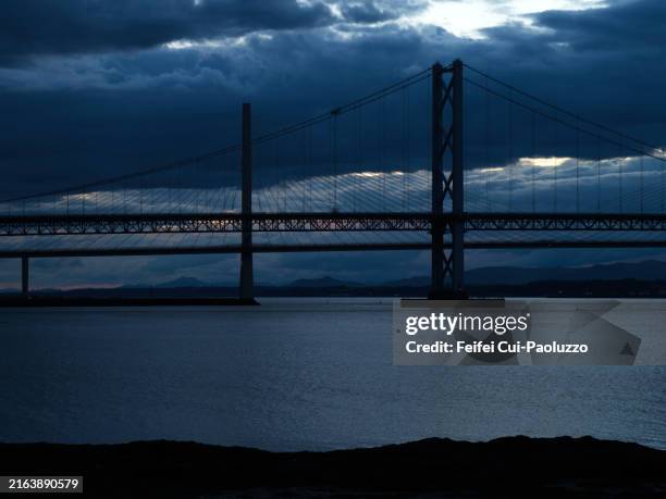 forth bridge of south queensferry at night - cantilever stock pictures, royalty-free photos & images