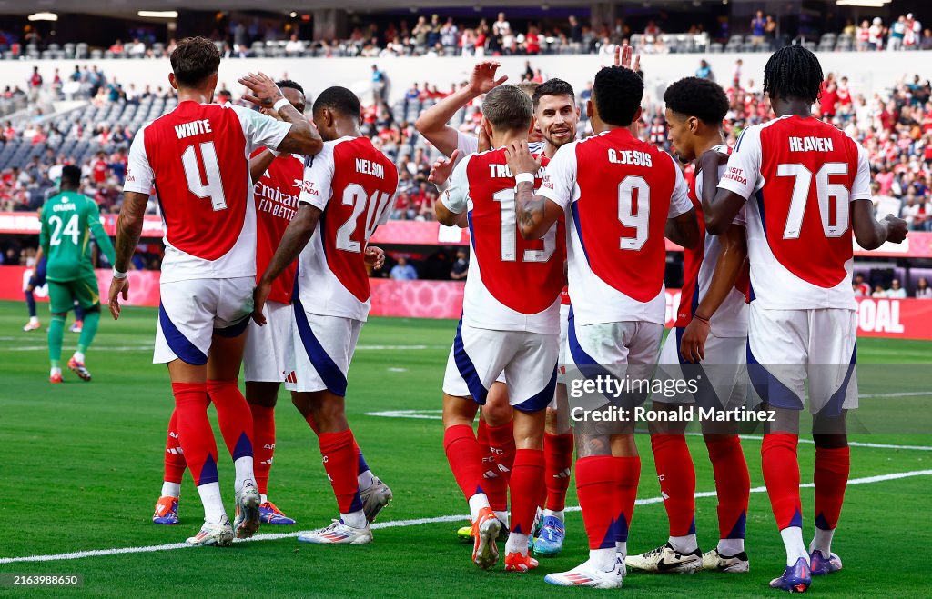 Arsenal FC v Manchester United - Pre-Season Friendly