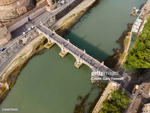 aerial view of a bridge in rome over river tiber on a sunny day - fiume tevere foto e immagini stock