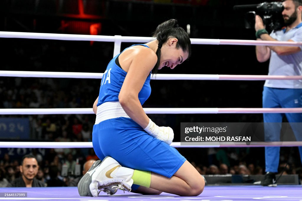 TOPSHOT-BOXING-OLY-PARIS-2024