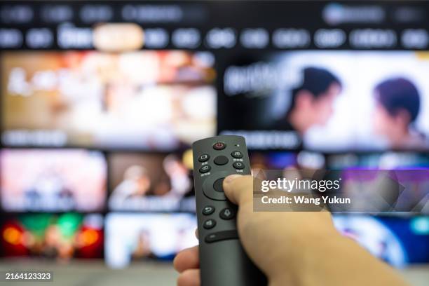 watch smart network tv - smart tv imagens e fotografias de stock