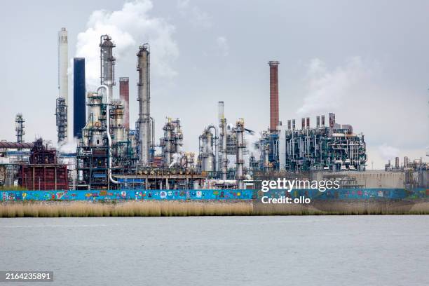 port of antwerp - large refinery - chemical plant stock pictures, royalty-free photos & images