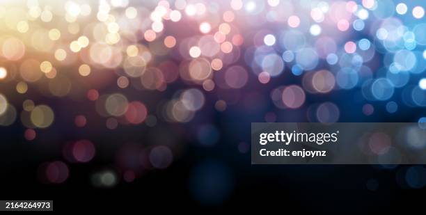 warmer goldener funkelnder stadtlichter hintergrund - unscharf gestellt stock-grafiken, -clipart, -cartoons und -symbole