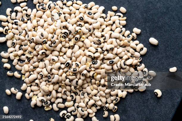 a pile of field peas on farmer's table - black eyed pea stock pictures, royalty-free photos & images