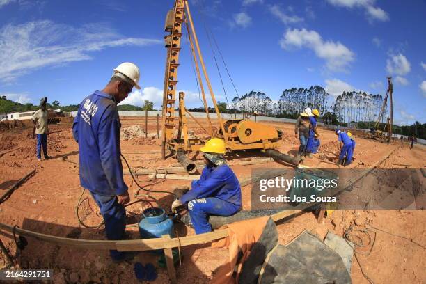 pile driving equipment under construction - latin america stock pictures, royalty-free photos & images