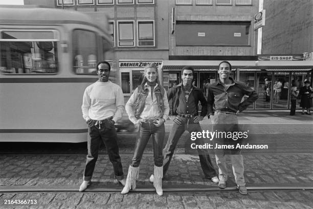 Sheila et les membres du groupe B Devotion à Hambourg, le 10 octobre 1977.