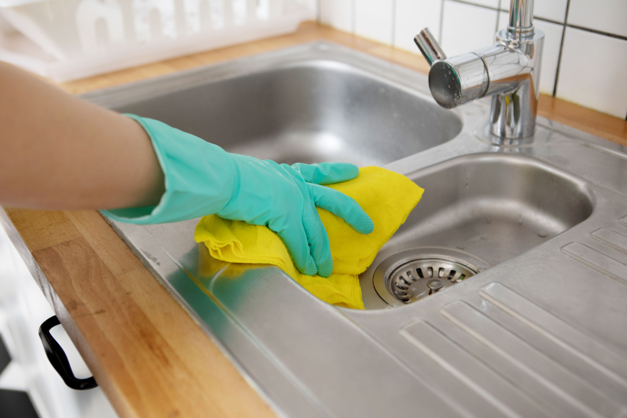clean kitchen sink