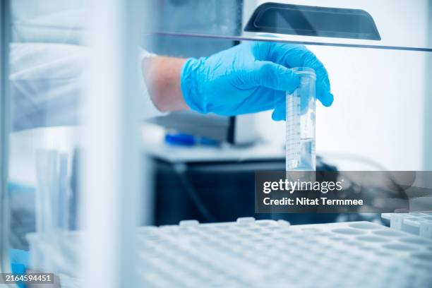 medical research and development are essential for advancing healthcare and developing new treatments for diseases. - biochemie stockfoto's en -beelden