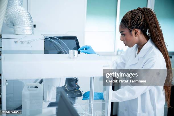 cutting-edge research is essential for developing innovative drugs and vaccines, focusing on treatments that improve patients' lives. healthcare research and development technology. - physicist stock pictures, royalty-free photos & images
