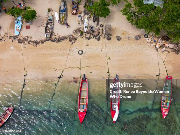 fishing village in falmouth, jamaica - jamaica stockfoto's en -beelden