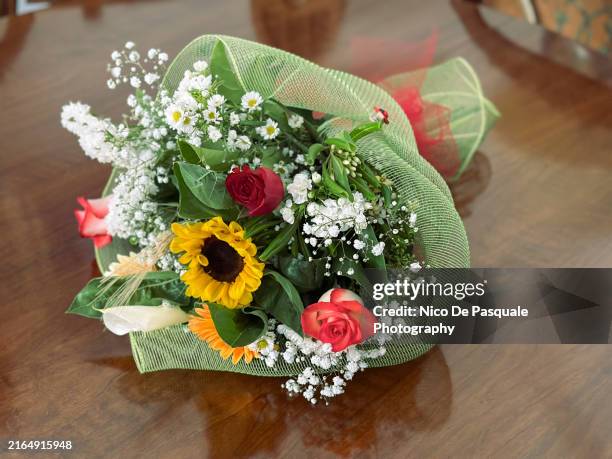 bouquet of flowers on a table - italian white sunflower stock pictures, royalty-free photos & images