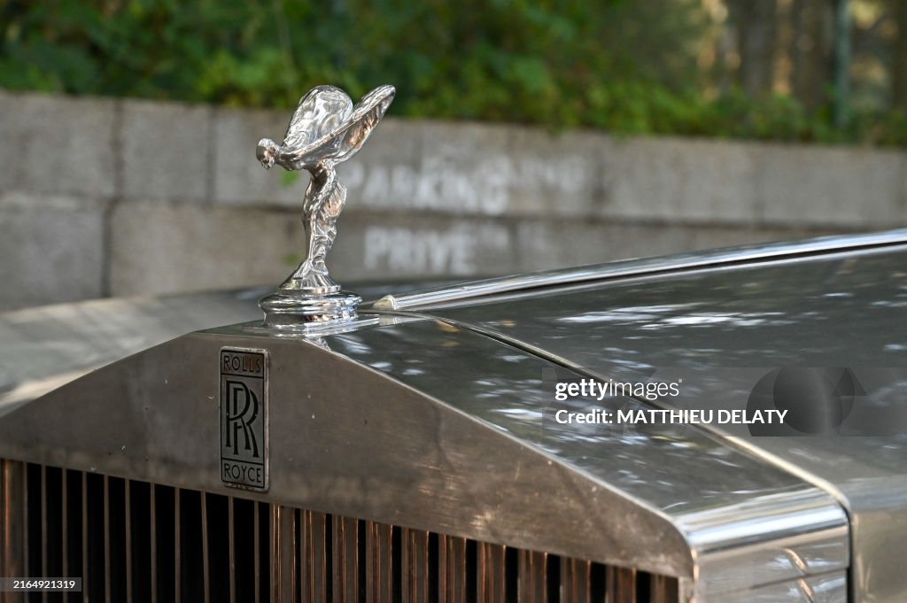 FRANCE-ROLLS-ROYCE-FLYING-LADY-EMBLEM-TERNAY-LAKE-SAINT-MARCEL-L