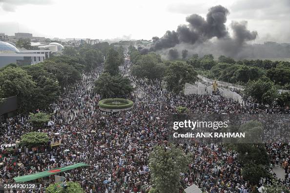 Bangladeshi-People-Celebrate-after-PM-fleeing Bangladeshi-People-Celebrate-after-PM-fleeing