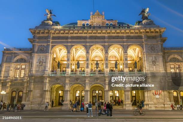 May 2024, Austria, Wien: View over the Opernring to the Vienna State Opera. Photo: Markus Scholz/dpa
