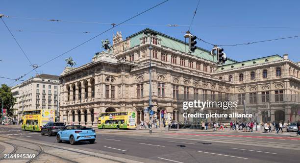 May 2024, Austria, Wien: View over the Opernring to the Vienna State Opera. Photo: Markus Scholz/dpa