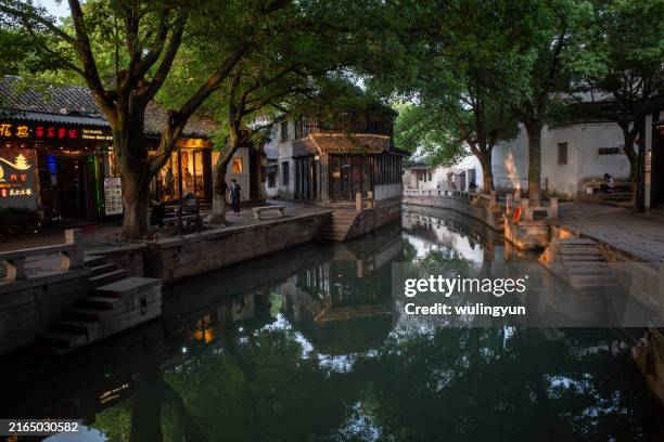 tongli ancient water town at dusk - suzhou foto e immagini stock