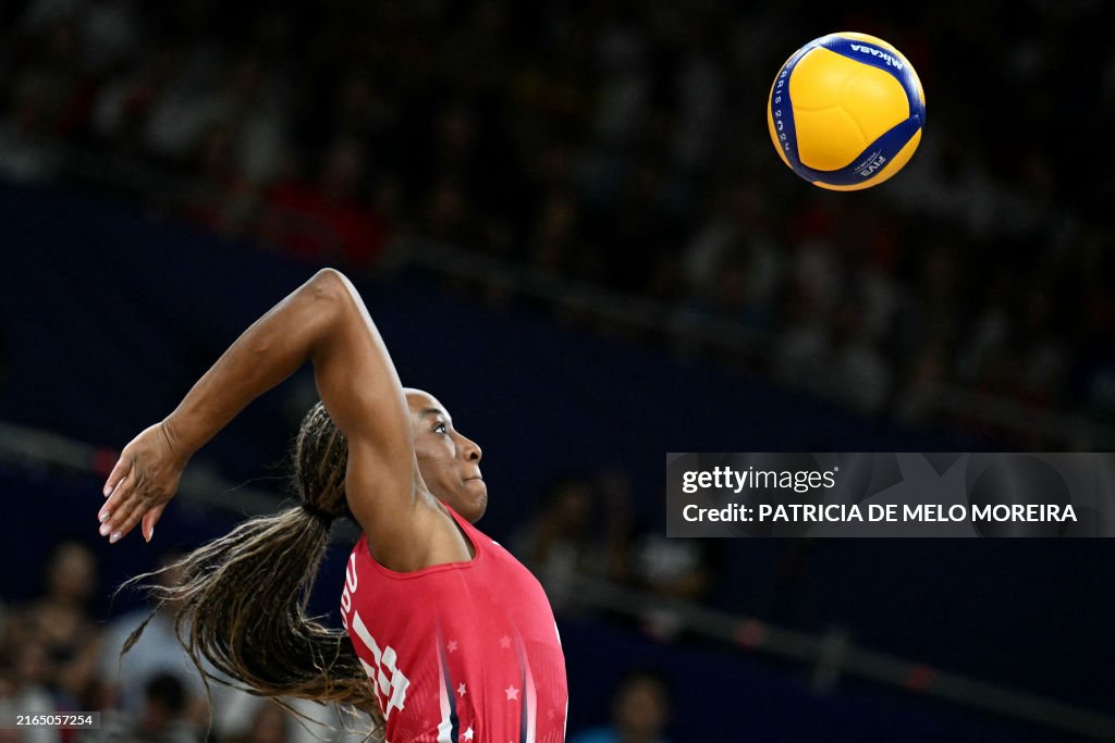 TOPSHOT-VOLLEYBALL-OLY-PARIS-2024-USA-POL