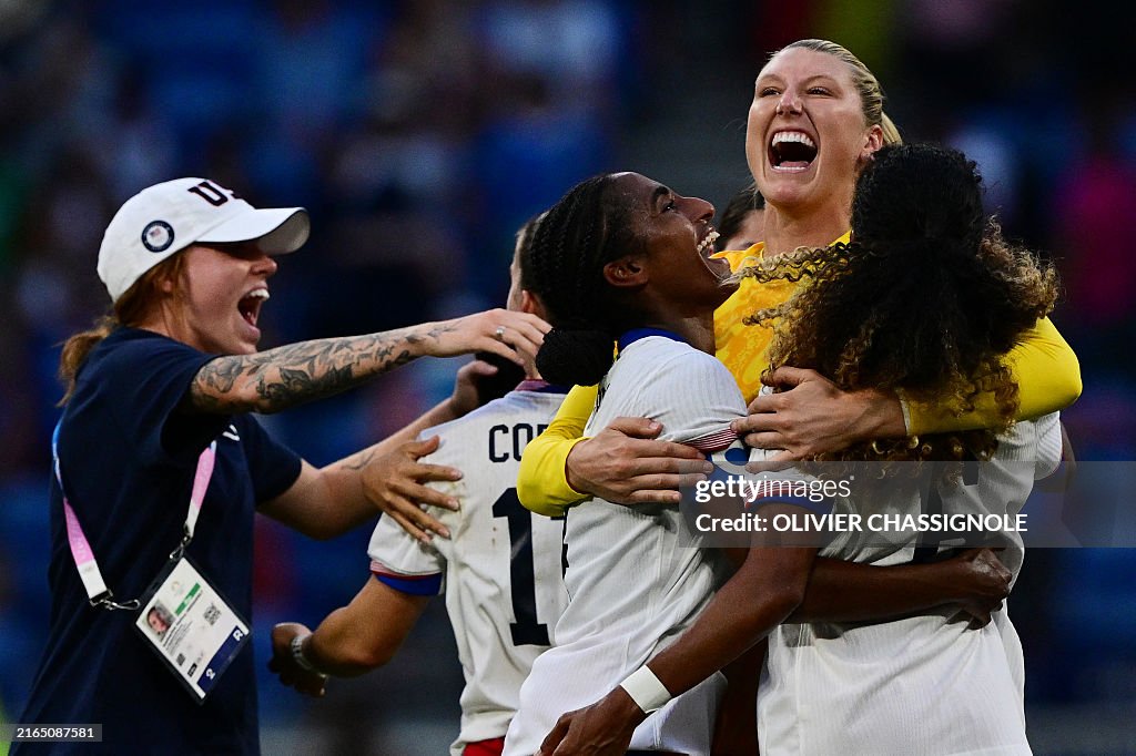 TOPSHOT-FBL-OLY-PARIS-2024-USA-GER