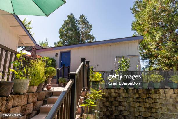 mobile home exterior - small home exterior stock pictures, royalty-free photos & images