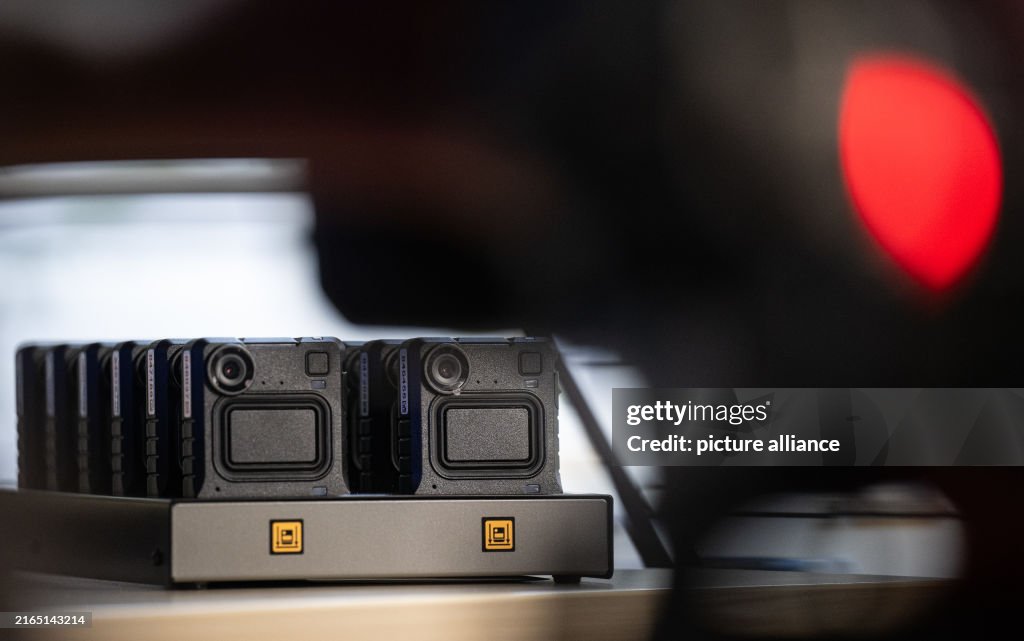 Handover of bodycams to the Erfurt police