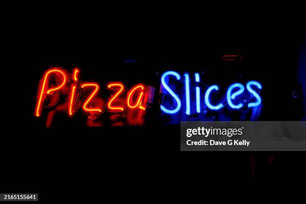 pizza neon sign - pizza neon sign stock pictures, royalty-free photos & images