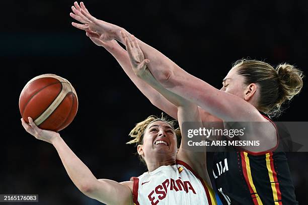 Spain's Leonor Rodriguez goes to the basket past Belgium's Emma Meesseman in the women's quarterfinal basketball match between Spain and Belgium...