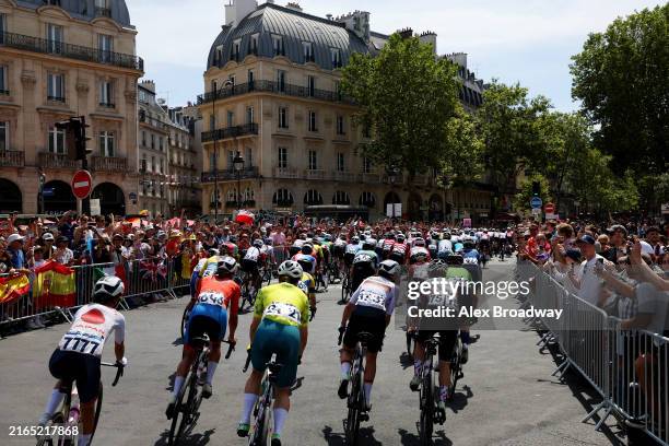 General view of Eri Yonamine of Team Japan, Ashleigh Moolman Pasio of Team South Africa, Grace Brown of Team Australia, Liane Lippert of Team...