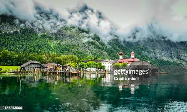 saint bartholomew's church along königssee - schönau am königssee germany - bayerischer wald stock-fotos und bilder