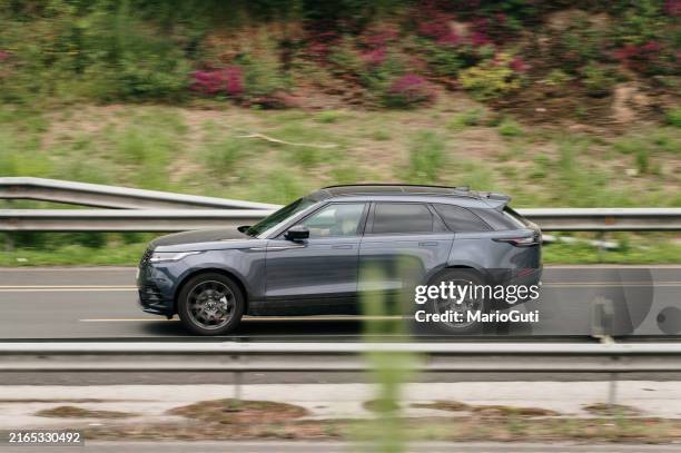 range rover velar - range rover stock pictures, royalty-free photos & images