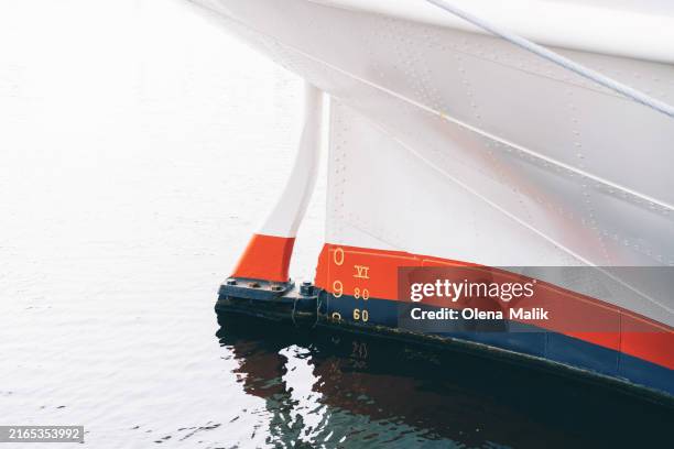 water level on a ship's bow - keel stock pictures, royalty-free photos & images