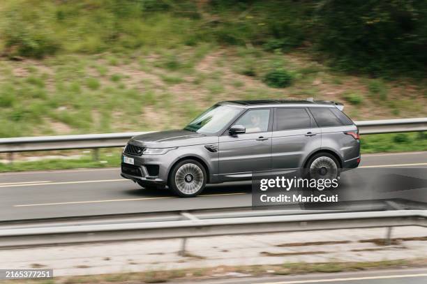 range rover sport - range rover stock pictures, royalty-free photos & images