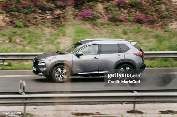 nissan x-trail - nissan stock-fotos und bilder