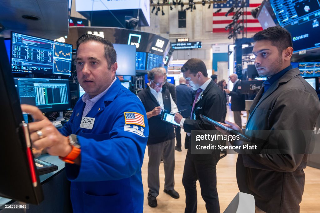 Dow Plunges Over 1000 Points As Markets Continue Sell Off
