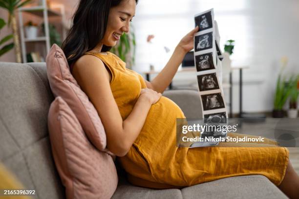 mes résultats d’échographie - être enceinte photos et images de collection