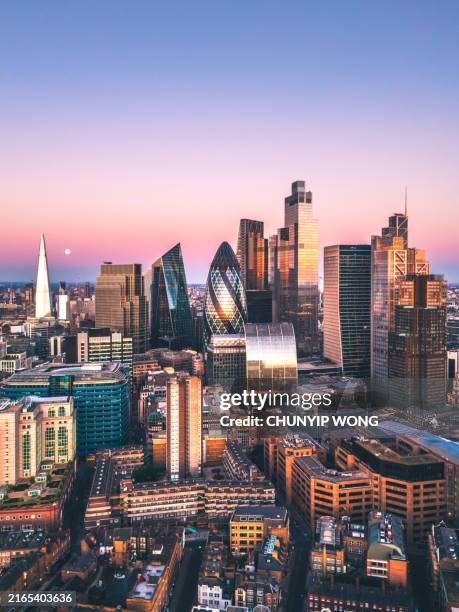 aerial view of finance district in london - financieel district stockfoto's en -beelden