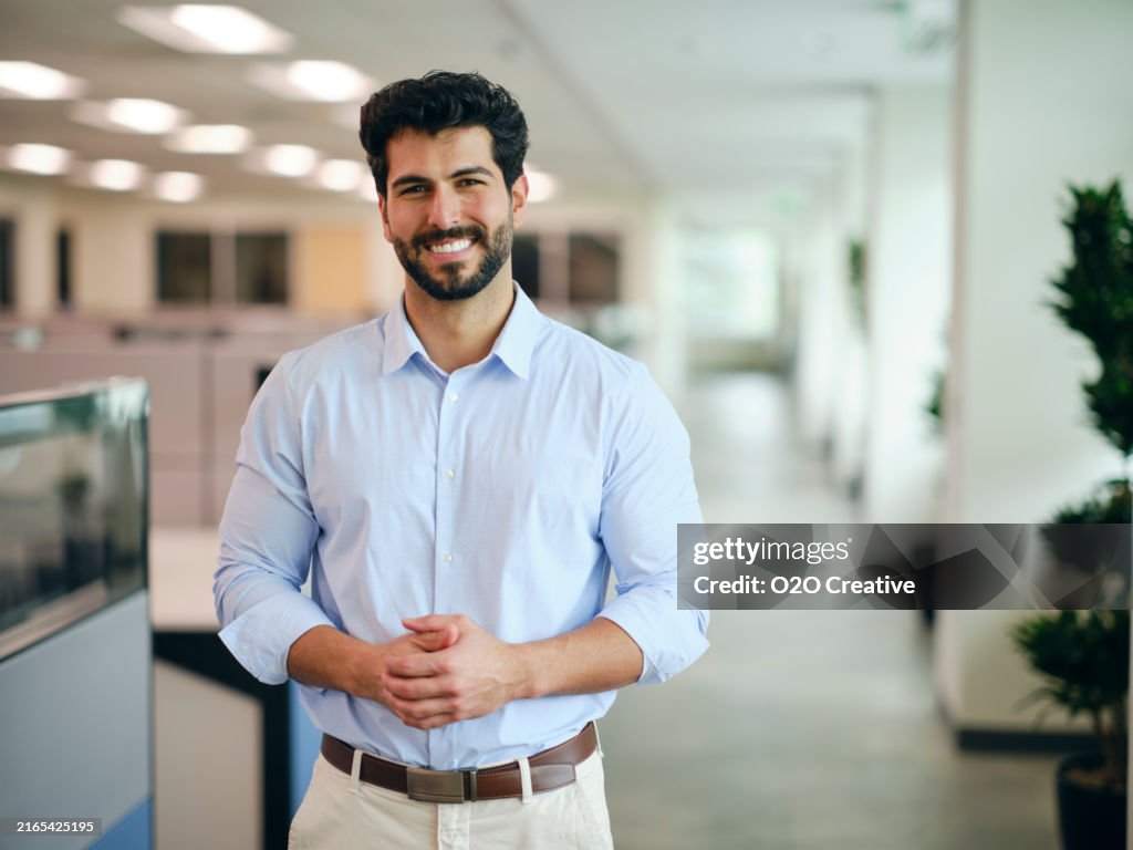 Porträt eines Mannes in einem Büro