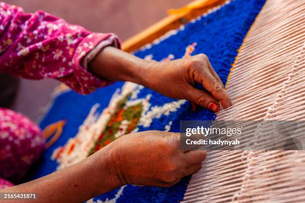 berber woman weaving textiles, ouarzazate, morocco - berber-women-of-morocco stock pictures, royalty-free photos & images