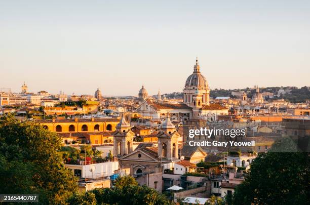 rome city skyline at sunset - roma italia fotografías e imágenes de stock