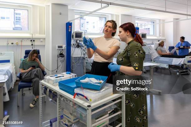 complex training to meet patients needs - research specialist stock pictures, royalty-free photos & images