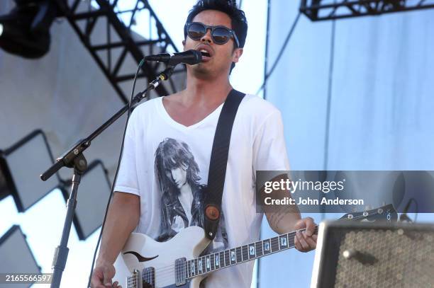 Mandagi 1,716 The Temper Trap Photos & High Res Pictures - Getty Images