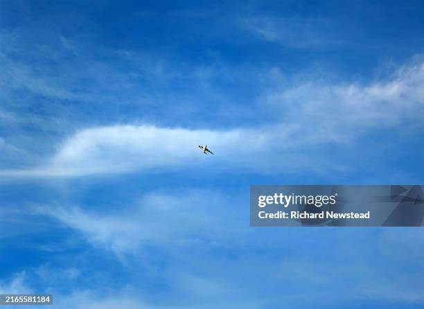 getting away - cirrostratus stock pictures, royalty-free photos & images