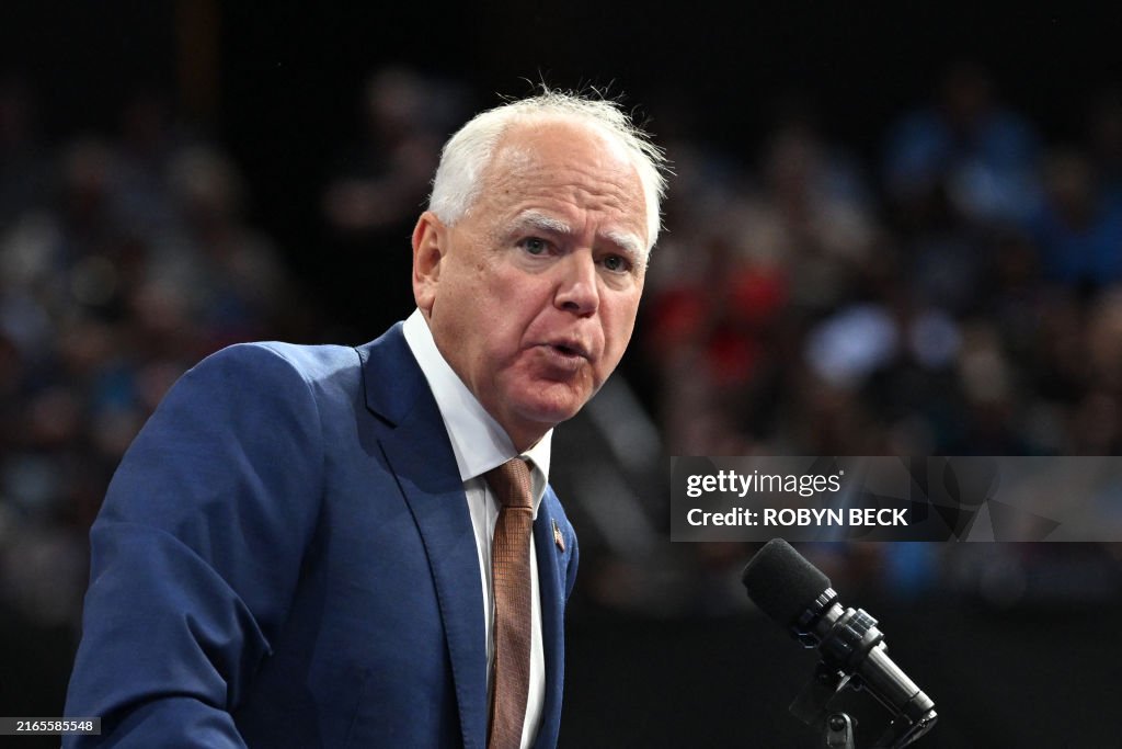 US-VOTE-POLITICS-HARRIS-WALZ