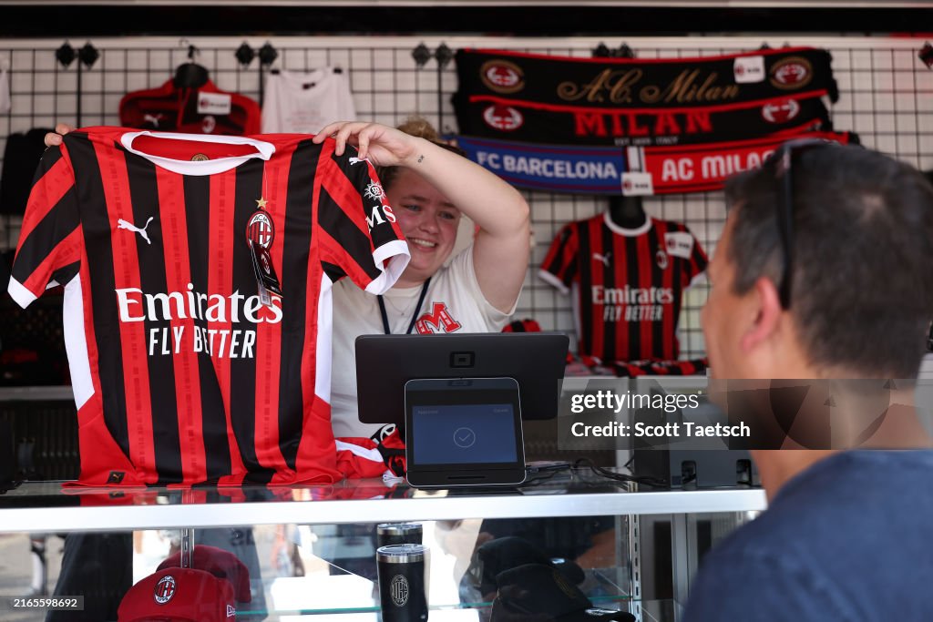 FC Barcelona v AC Milan - Pre-Season Friendly